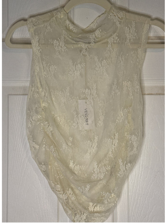 VEVERET Tops - VEVERET Cream Lace Top L